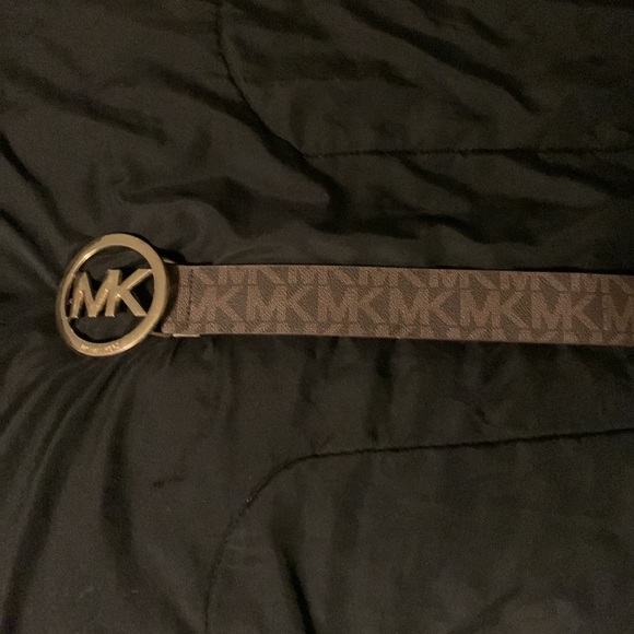 I am selling a belt brand MK in good conditions authentic - Picture 3 of 3